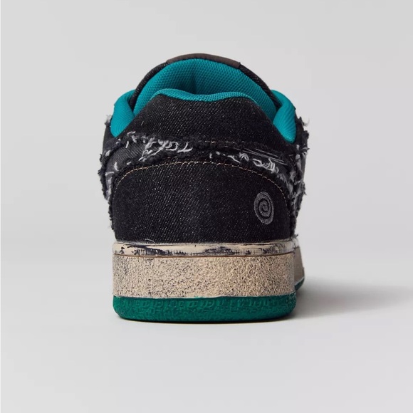 NEW IN BOX ROUND TWO CHUNKEE SKATE SHOES BLACK DENIM - Picture 3 of 6